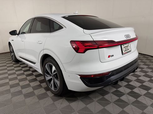 Used 2024 Audi Q8 e-tron Premium Plus AWD/4WD image 3