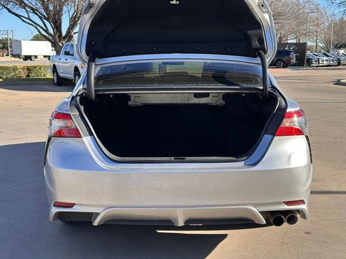 Used 2018 Toyota Camry SE image 14