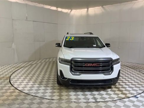 Used 2023 GMC Acadia AT4 image 3