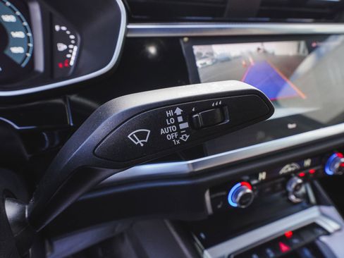 Used 2025 Audi Q3 2.0T Premium image 24