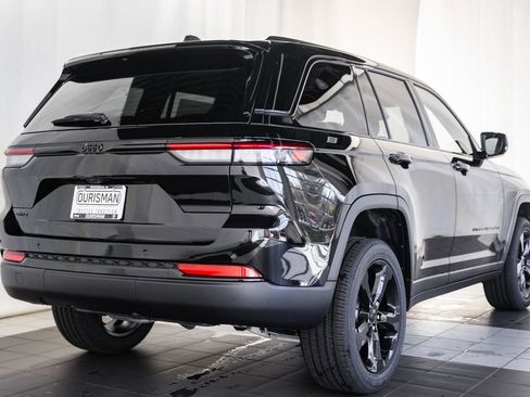 New 2025 Jeep Grand Cherokee Altitude image 4