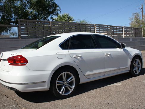Used 2015 Volkswagen Passat 1.8T SE FWD image 3
