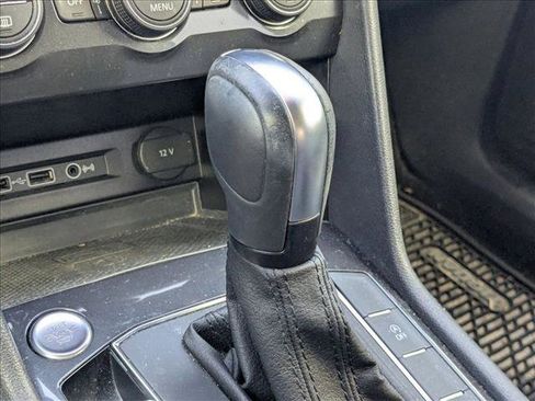 Used 2020 Volkswagen Tiguan SE image 8