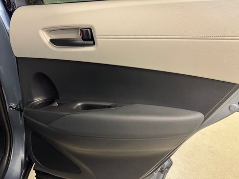 Used 2025 Toyota Corolla Cross L image 24