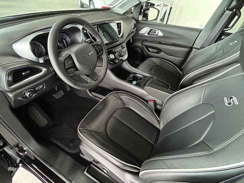 New 2026 Chrysler Pacifica Limited w/ S Appearance Package FWD image 38