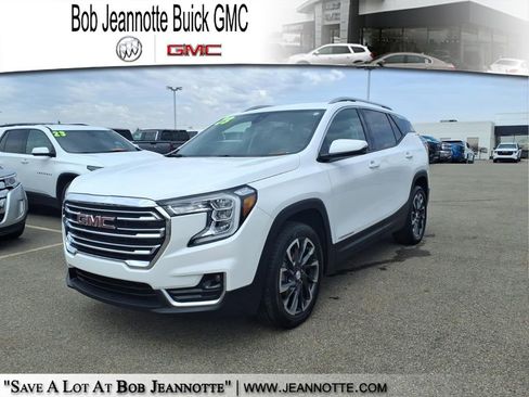Used 2023 GMC Terrain SLT image 1