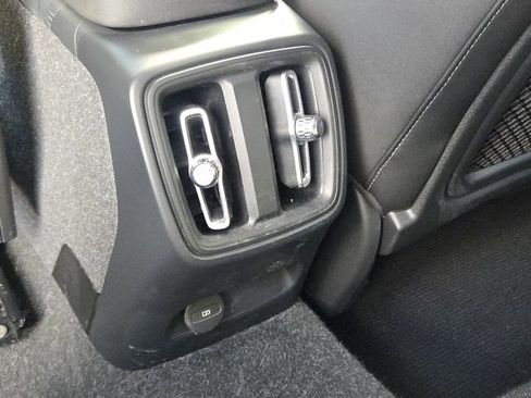 Certified 2023 Volvo C40 Recharge Core image 15