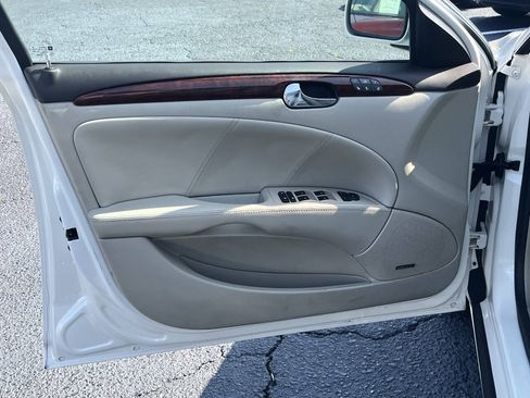 Used 2009 Buick Lucerne CXL FWD image 9