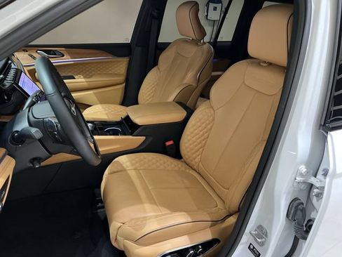 Used 2025 Jeep Grand Cherokee Summit AWD/4WD image 19