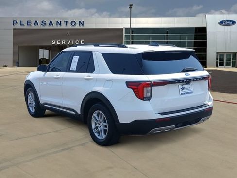 Certified 2025 Ford Explorer Active w/ Active Comfort Package RWD image 3