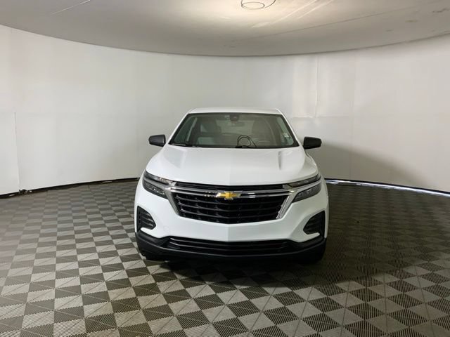 Used 2023 Chevrolet Equinox LS w/ LS Convenience Package FWD image 2