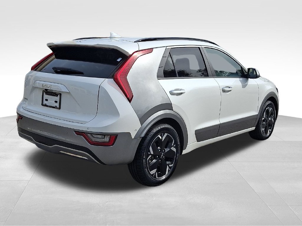 Used 2024 Kia Niro Wave w/ Wave Preserve Package FWD image 6