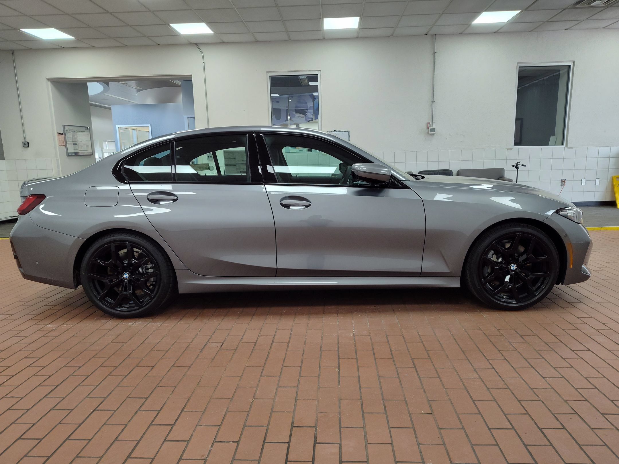 Used 2026 BMW 330i Sedan w/ M Sport Package RWD image 7