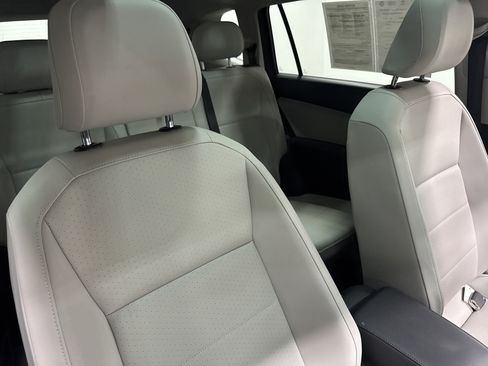 Used 2019 Volkswagen Tiguan SE w/ Panoramic Sunroof Package AWD/4WD image 41
