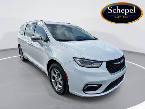 Used 2022 Chrysler Pacifica Limited image 1