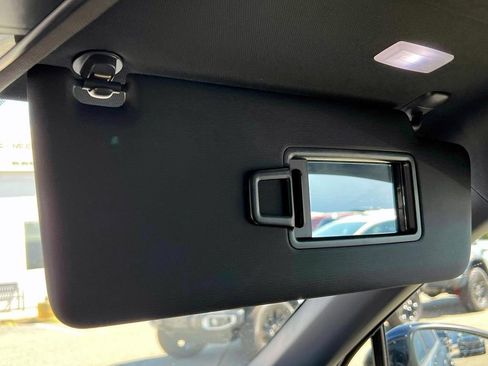 Used 2022 Volkswagen Tiguan SE R-Line image 30