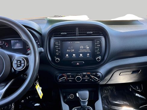 Used 2021 Kia Soul LX FWD image 6