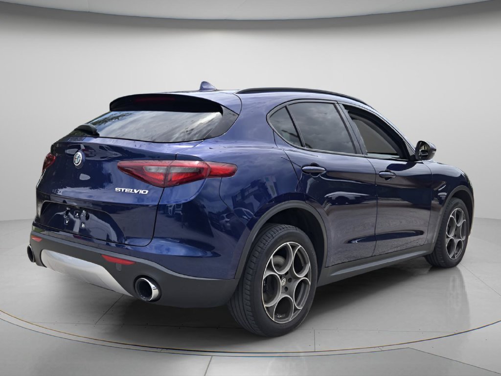 Used 2018 Alfa Romeo Stelvio Sport w/ Quick Order Package 22J Sport AWD/4WD image 8