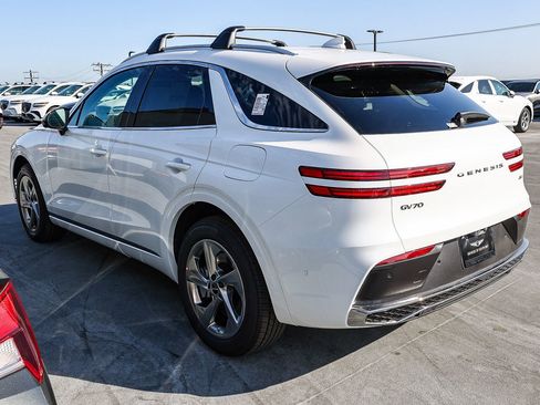 Used 2026 Genesis GV70 2.5T Advanced AWD/4WD image 4