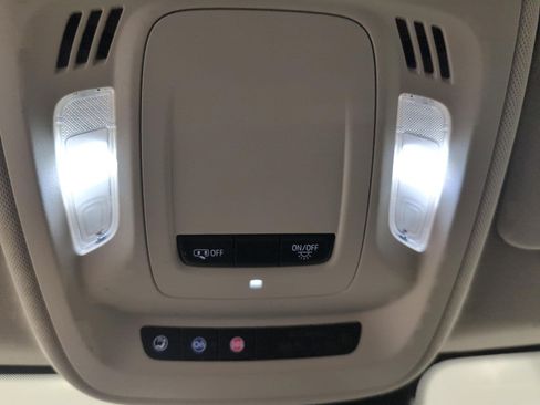 Used 2023 Buick Envision Essence AWD/4WD image 18