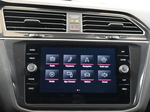 Used 2024 Volkswagen Tiguan SE R-Line image 31