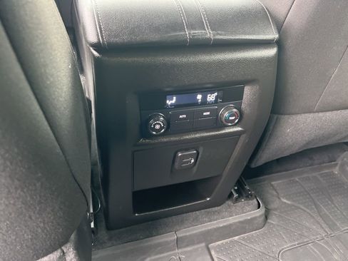 Used 2023 Chevrolet Traverse LT w/ Midnight/Sport Edition image 19