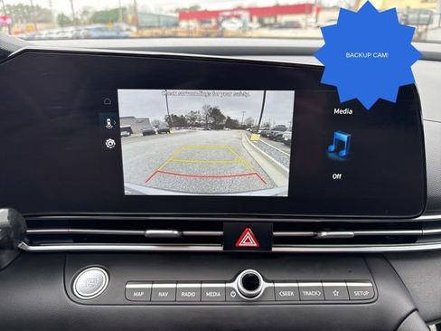 Used 2025 Hyundai Elantra SEL image 19