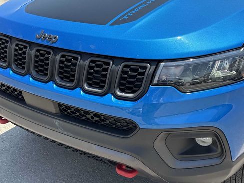 Used 2025 Jeep Compass Trailhawk AWD/4WD image 13