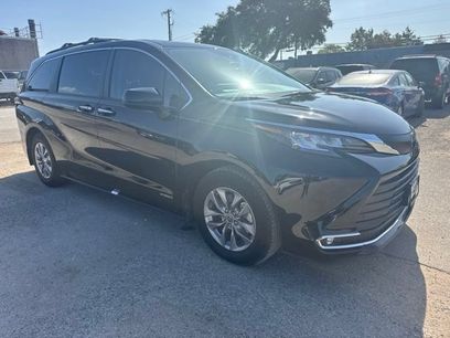 Used 2021 Toyota Sienna XLE