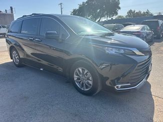 Used 2021 Toyota Sienna XLE FWD video 1