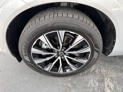 Used 2023 Volvo XC60 B5 Plus AWD/4WD image 10