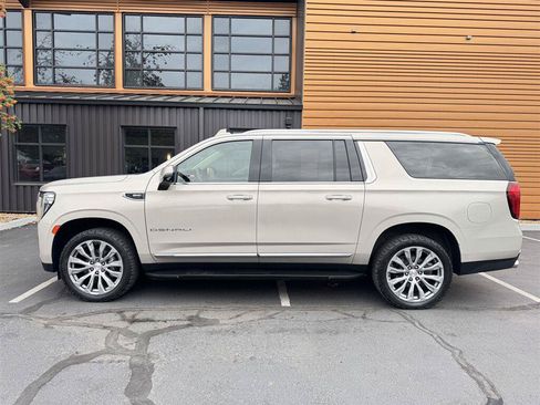 Used 2021 GMC Yukon XL Denali w/ Advanced Technology Package AWD/4WD image 2