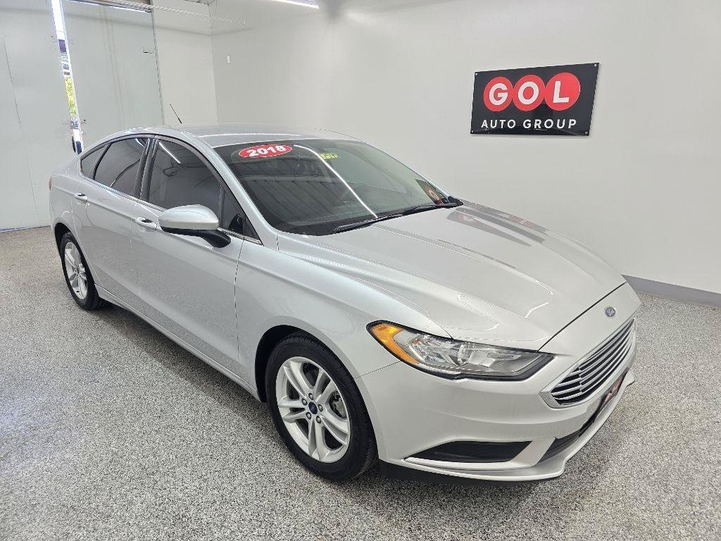 Used 2018 Ford Fusion SE FWD image 1