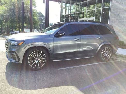 Used 2025 Mercedes-Benz GLS 450 4MATIC image 1