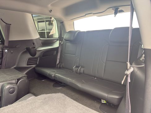 Used 2017 Chevrolet Tahoe LT w/ Luxury Package AWD/4WD image 12
