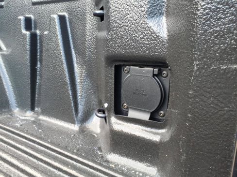 Used 2025 GMC Sierra 1500 SLT RWD image 5