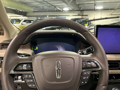 Used 2023 Lincoln Nautilus Reserve AWD/4WD image 12