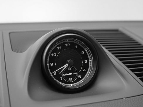 Used 2025 Porsche Macan image 33