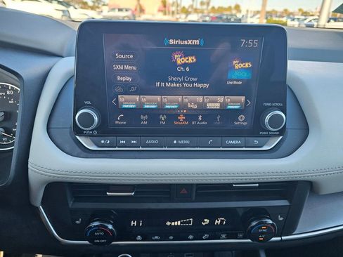 Used 2023 Nissan Rogue SV w/ SV Premium B Package image 24