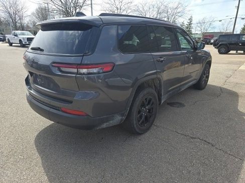 Used 2024 Jeep Grand Cherokee L Laredo image 5