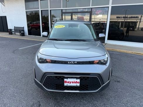 Used 2024 Kia Soul LX w/ Option Group 015 FWD image 4