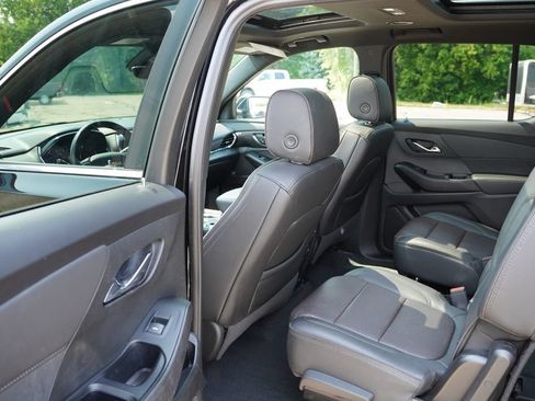 Used 2023 Chevrolet Traverse High Country AWD/4WD image 17