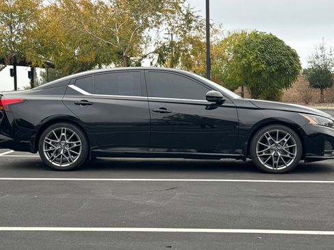 Used 2024 Nissan Altima 2.0 SR image 3