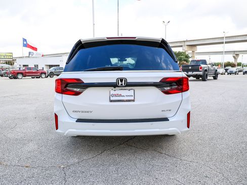 Used 2025 Honda Odyssey Elite image 8