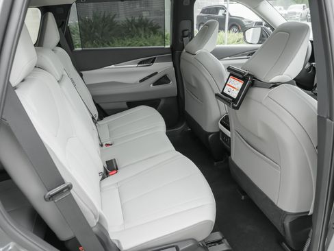 Certified 2026 INFINITI QX60 Luxe w/ Family Package FWD image 35