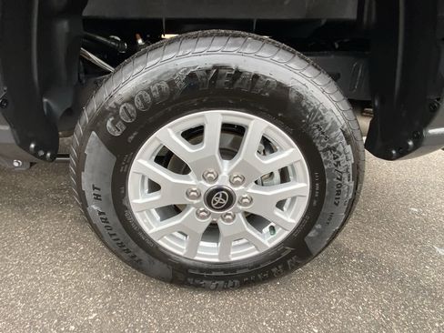 Certified 2025 Toyota Tacoma SR5 image 18