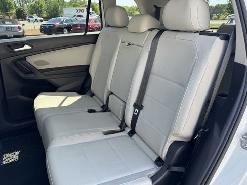 Used 2021 Volkswagen Tiguan SE FWD image 11