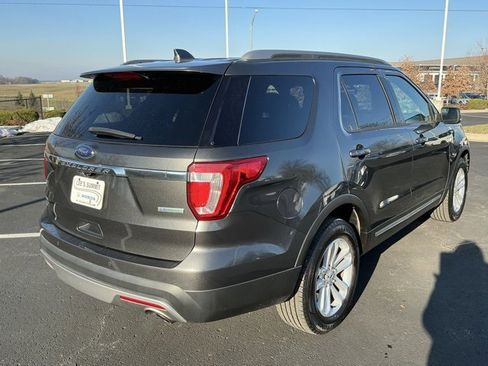 Used 2017 Ford Explorer XLT w/ Equipment Group 202A image 3