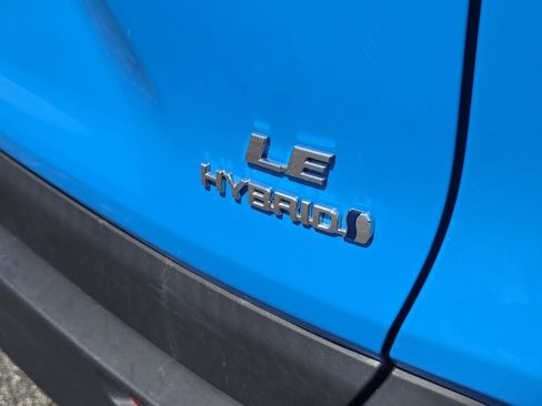Certified 2021 Toyota RAV4 LE AWD/4WD image 16