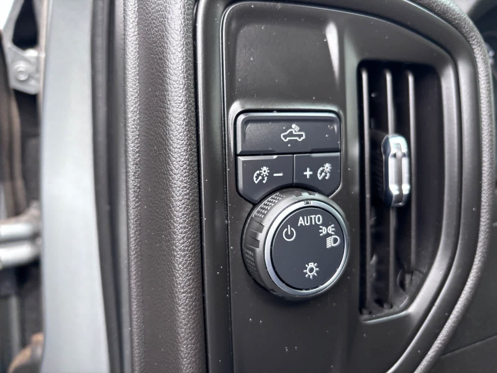 Used 2025 Chevrolet Silverado 1500 Custom RWD image 16